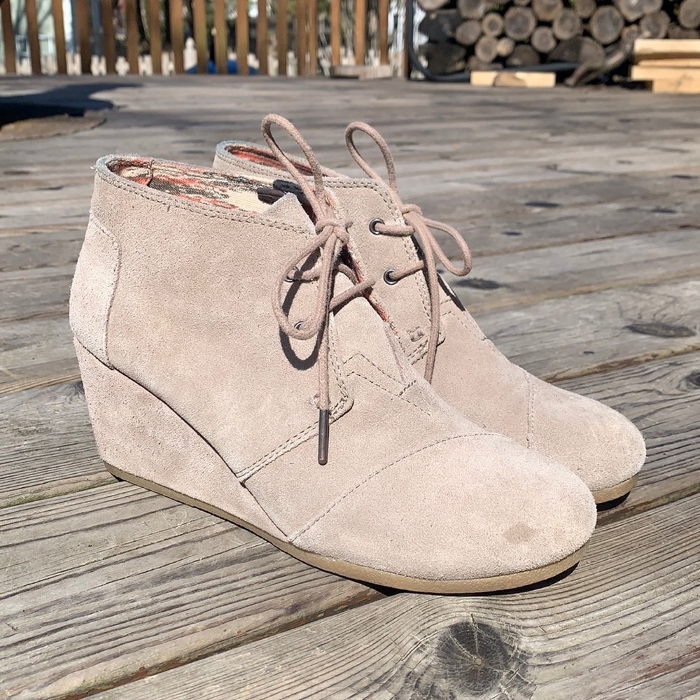 Toms Beige Tan Wedge Booties Size 10